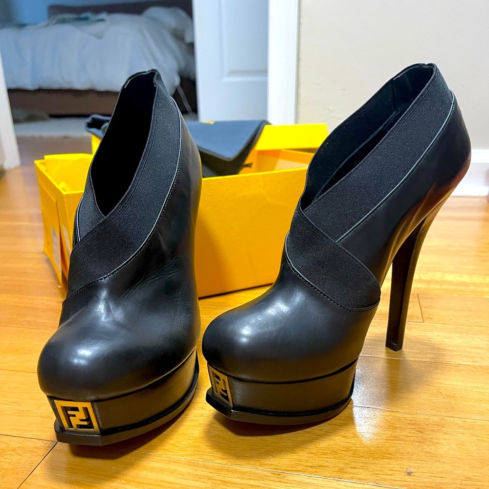Fendi Tronchetto Vitello Resina+Elsa  never worn in box  shoe with bags Size 38